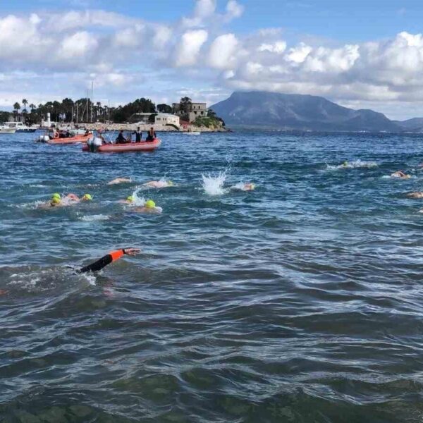 Maratonun başlangıç töreninde protokol üyeleri ve sporcular-2