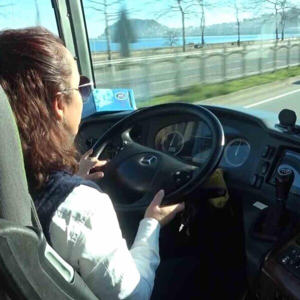 Mercan Güven'in şoförlük yaptığı otobüs-2