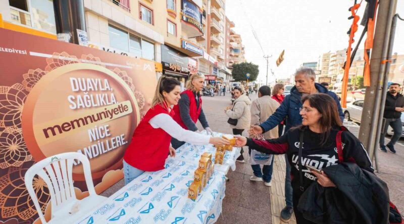 Mersin Büyükşehir Belediyesi Regaip Kandili'nde Vatandaşlara 15 Bin Kandil Simidi Dağıttı 1