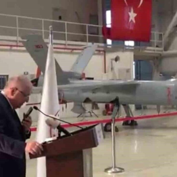 Milli Savunma Bakanı Yaşar Güler, Genelkurmay Başkanı Orgeneral Metin Gürak ve TSK Komutanları Batman'daki İnsansız Uçak Sistemleri Üs Komutanlığını ziyaret ediyor.-5