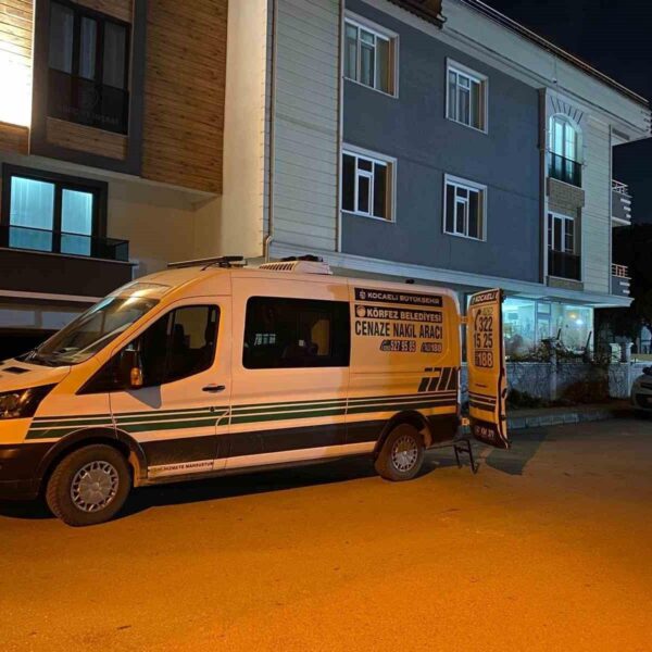 Nejdet Gönder'in cenazesi için toplandığı Hacı Muharrem Camii'nde cenaze namazı.-5