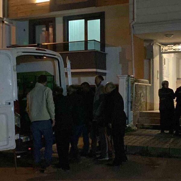 Nejdet Gönder'in defnedildiği Körfez Asri Mezarlığı.-3