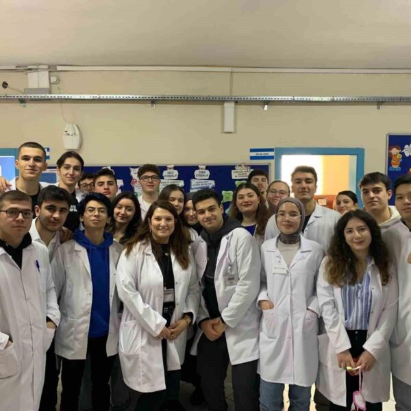 Öğrenciler diş fırçalama tekniklerini öğreniyor-2