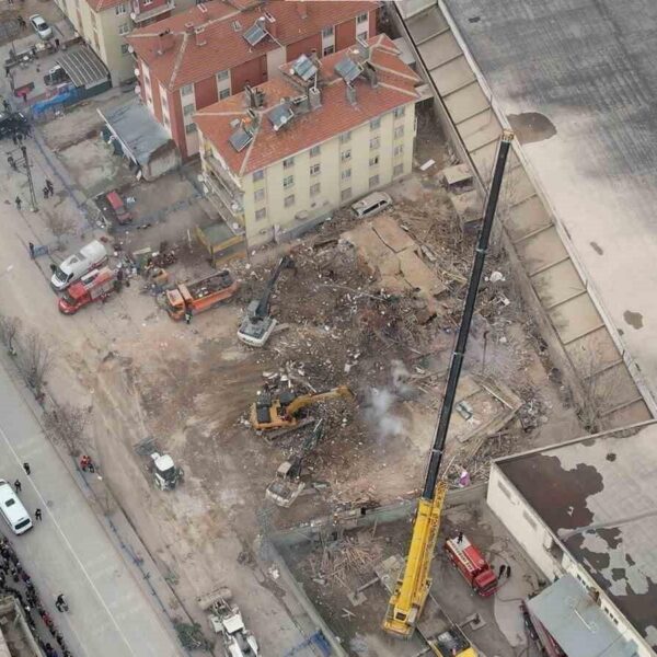 Olay yerine gelen polis ekipleri