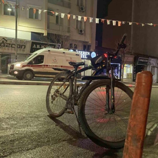 Olay yerine gelen sağlık ve polis ekipleri-2