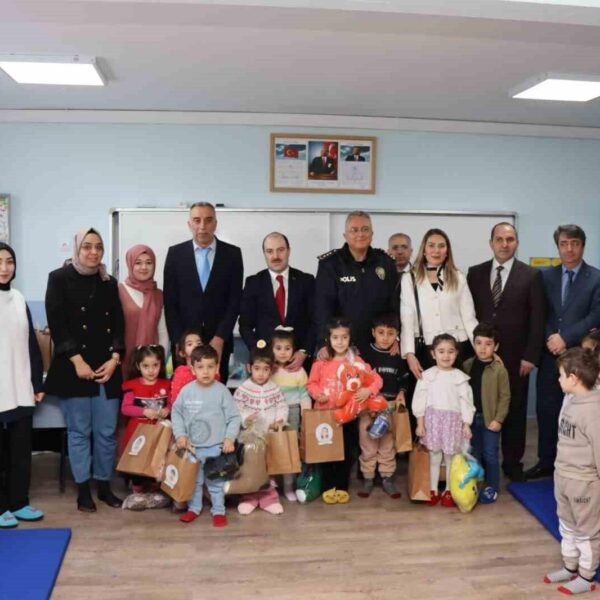 Oltu 25 Mart İlkokulu'nda yapılan karne töreni-6