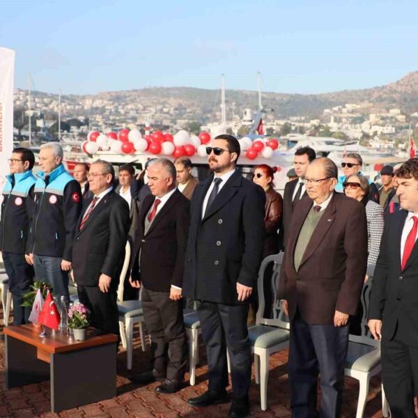 Reis 48 Su Ürünleri Kontrol Teknesi denize indiriliyor-1