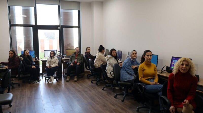 Sakarya Büyükşehir Belediyesi'nin SAMEK'lerinde 7'den 70'e Eğitim 1