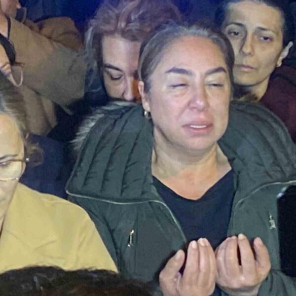 Sevenler Ferdi Tayfur'u şarkılarla uğurluyor-5
