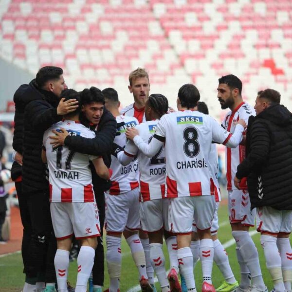Sivasspor oyuncuları gol sevinci yaşadı