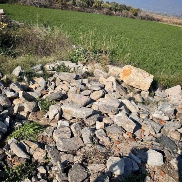Taşların jandarma ekipleri tarafından el konulduğu an