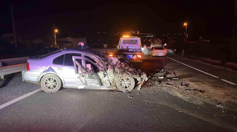 Tosya'da Kamyona Çarpan Otomobil Sürücüsü Yaralandı 1