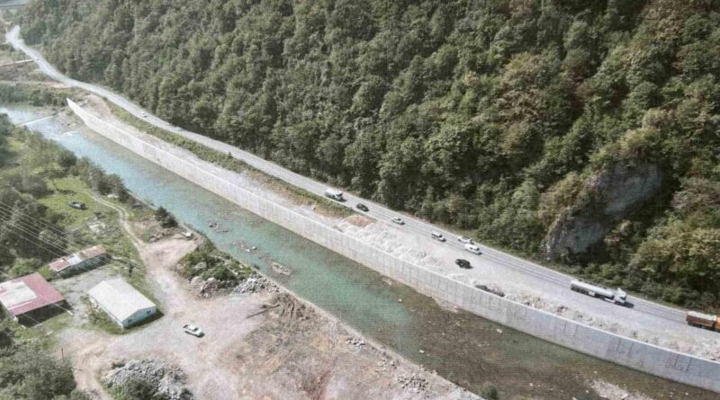 Trabzon Büyükşehir Belediye Başkanı Ahmet Metin Genç, Araklı-Dağbaşı-Uğrak Yolunda Çalışmaları İnceledi 1