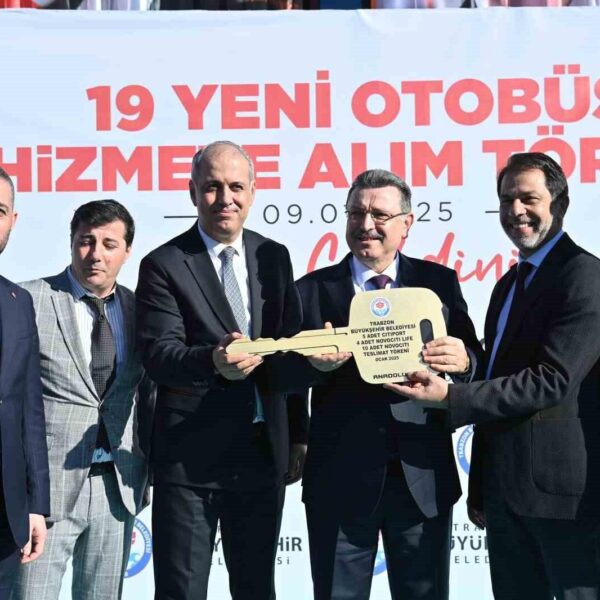 Trabzon'da yeni otobüslerin kurdele kesimi ile hizmete girdiği tören-3