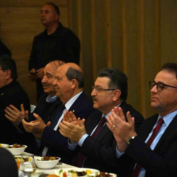 Trabzonspor Başkanı Ahmet Metin Genç Kıbrıs Barış Kupası'nın 50. yıldönümünü kutlamak için KKTC'de-1