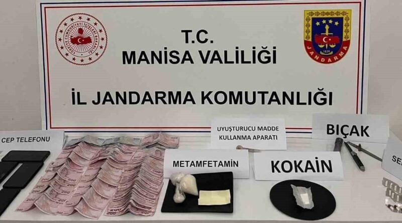 Üç şahsın yapılan üst ve araç aramasında uyuşturucu maddeler ele geçirildi 1
