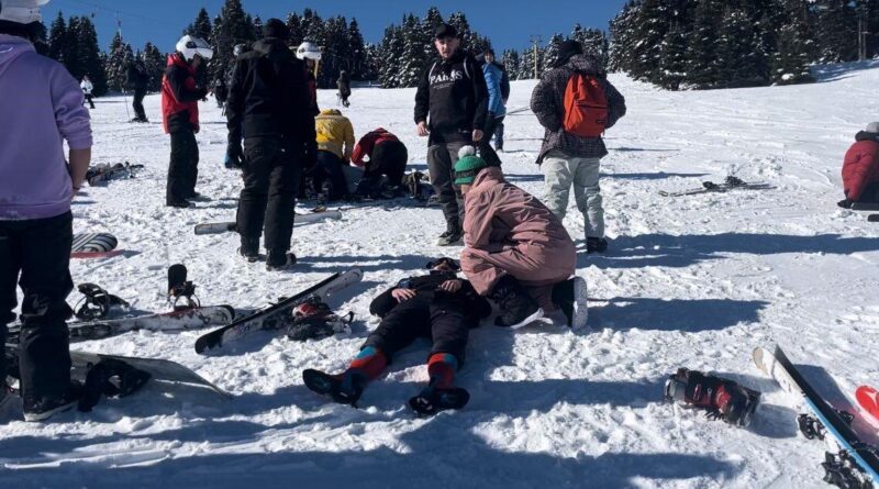 Uludağ'da Kayak Kazasında 3 Kişi Yaralandı, Jandarma JAK Ekipleri Harekete Geçti 1