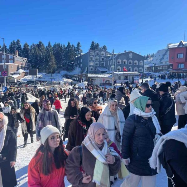 Uludağ'da kayak kazasında yaralıların ilk müdahalesi-4