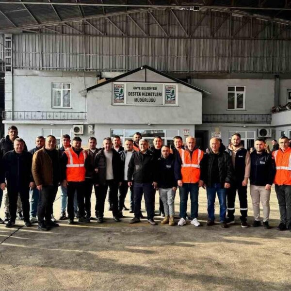 Ünye Belediye Başkanı Hüseyin Tavlı yeni araçları tanıttı.-3