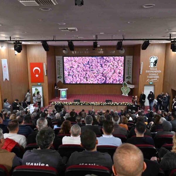 Vali Vahdettin Özkan'ın Bağcılığın Yol Haritası Çalıştayı'nnda yaptığı konuşma-1