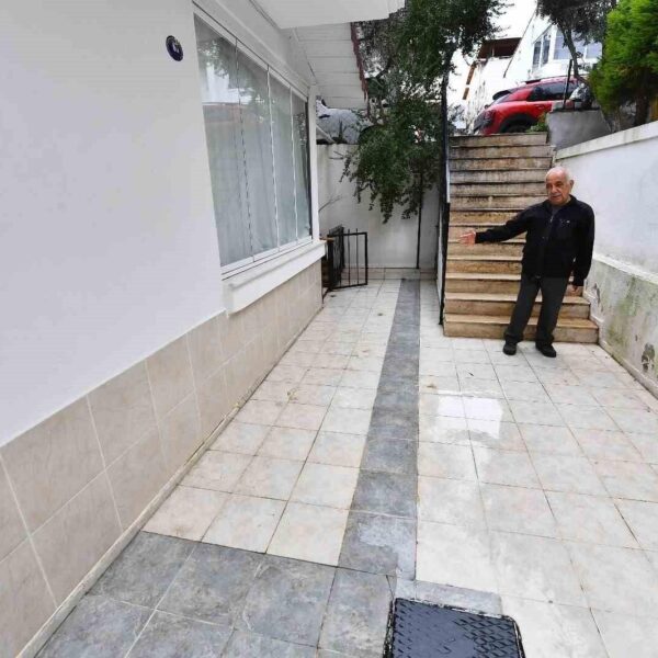 Yağışa maruz kalan araçlar
