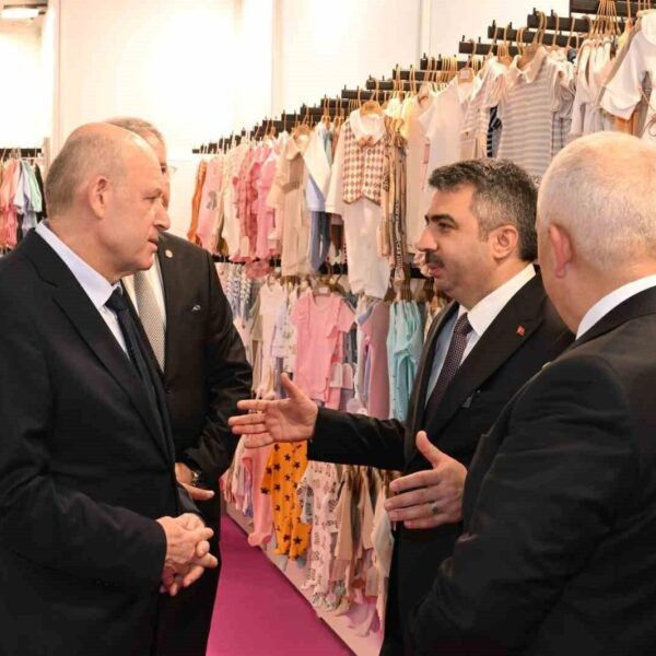 Yıldırım Belediye Başkanı Oktay Yılmaz, JUNIOSHOW Bursa Uluslararası Bebe, Çocuk Hazır Giyim & Çocuk İhtiyaçları Fuarı'nı ziyaret ediyor.-3