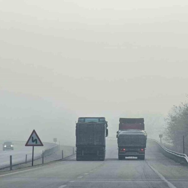 Yoğun sisli bir Bandırma sahilinde trafik-5