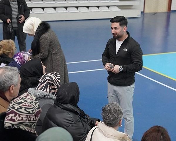 60+ Tazelenme Üniversitesi öğrencileri kampüs yerleşkesini ziyaret ediyor.-10