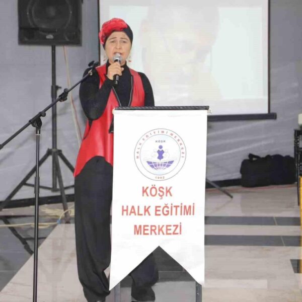 Abdurrahim Karakoç'un anıldığı programda katılımcılar duygulu anlar yaşadı.-3