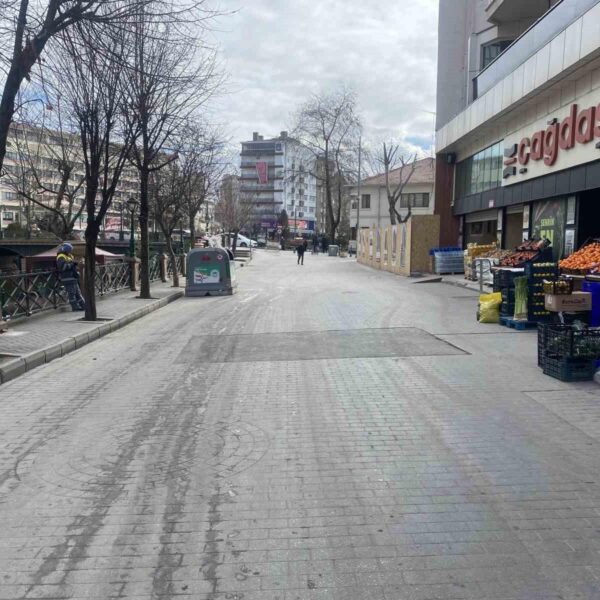 Adalar Bulvarı'ndaki boş cadde-1