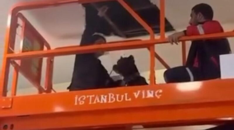 Adana Optimum AVM'nde Hırsız 3 Kilo Altın ve 100 Bin Lira Çaldı, Kadavra Köpeğiyle Arama Yapıldı 1