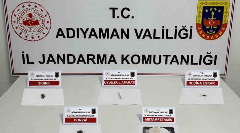 Adıyaman Jandarma'sı Uyuşturucu Operasyonunda 450 Gram Metanfetamin ve 25 Şahsın Tespit Edilmesi 1