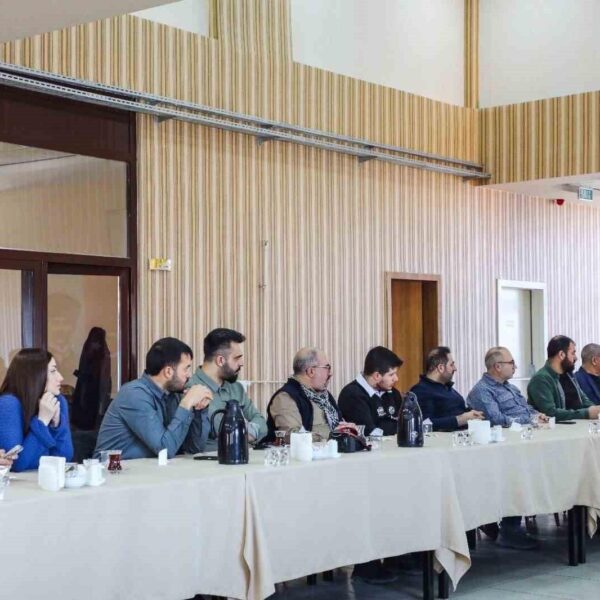 AK Parti Ağrı İl Başkanı İlhami Yıldız, basın mensuplarıyla kahvaltı programında-1