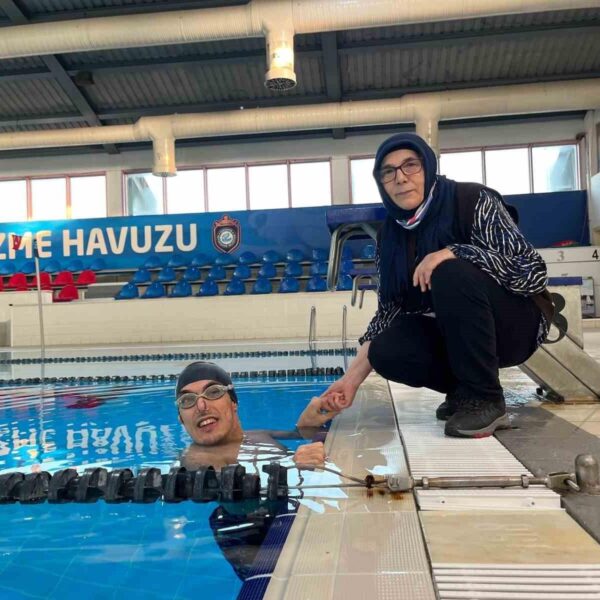 Annenin oğluyla antrenman yaptığı görsel-7