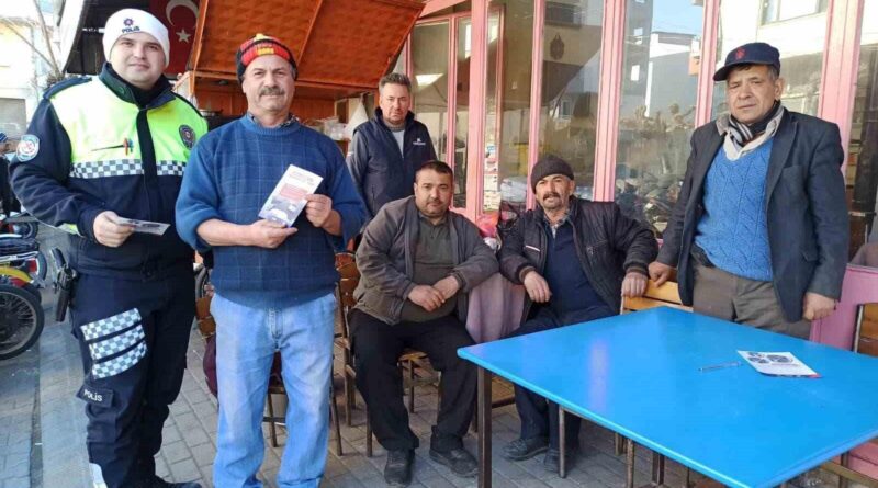 Aydın Karacasu'da Polis, Sürücülere Ambulanslara Fermuar Sistemi Önemini Anlattı 1