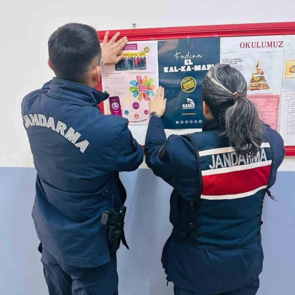 Bağarası Çok Programlı Lisesi öğrencileri ve velileri ile jandarma ekiplerinin buluşmasının fotoğrafı-2