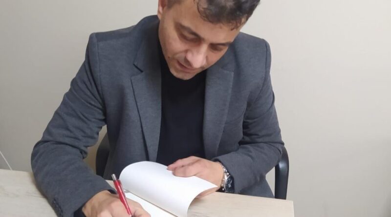 Balıkesirli Yazar Tuncay Okay'in Yeni Eseri 'Uyan Bu Sesten' ile Tarih Bilinci Kazandırıyor 4