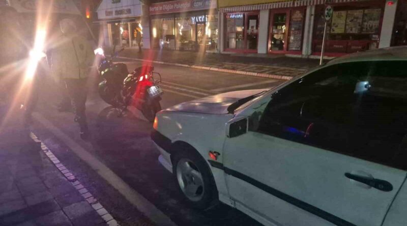 Bartın'da Polis Merkezi Önünde Motosiklet-Otomobil Kazası 1