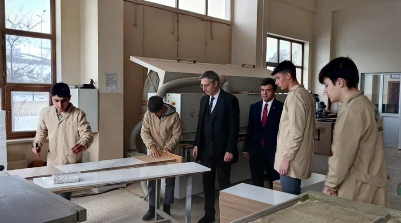 Bayburt İl Milli Eğitim Müdürü Ömer Faruk Kahraman Mesleki ve Teknik Anadolu Lisesi'ni Ziyaret Etti 1