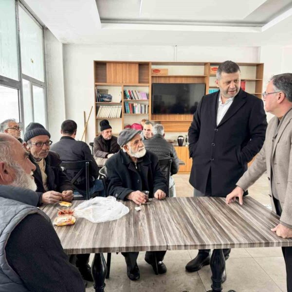 Belediye Başkanı Bilal Özdoğan esnafla sohbet ediyor-1
