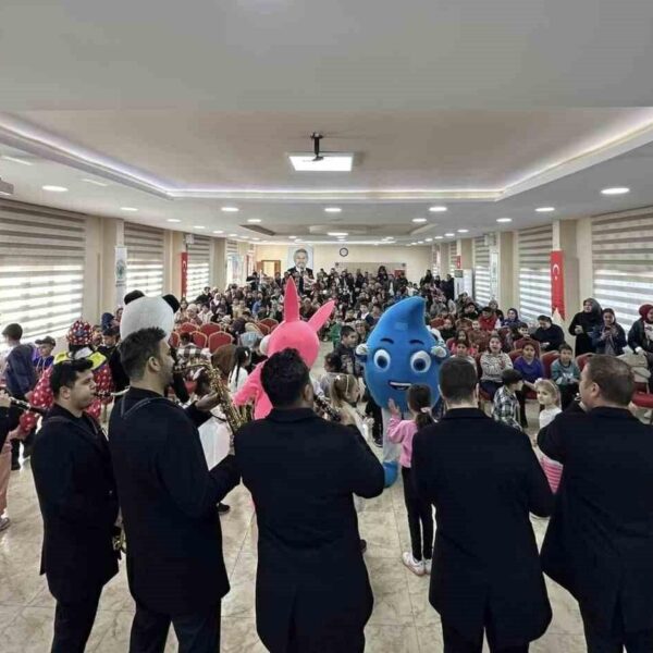 Beyağaç Belediye Başkanı Sezayi Pütün etkinlikle ilgili konuşmaktadır.-2