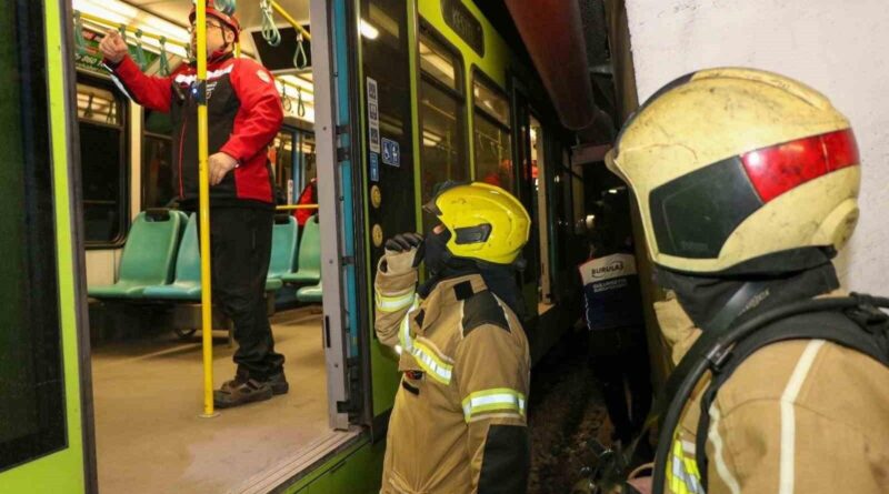 Bursa Büyükşehir Belediyesi, BURULAŞ ile BursaRay'de Yangın Tatbikatı Gerçekleştirdi 1