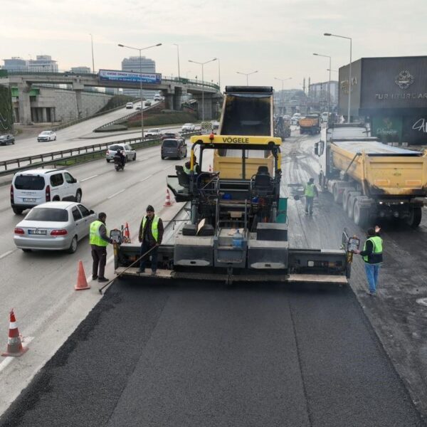 Bursa Büyükşehir Belediyesi ekiplerinin yol genişletme çalışmalarında kullanmış olduğu iş makinaları-2