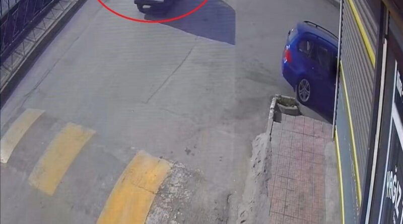 Bursa'da Voleybol Maçına Giden Genç Kız, Kamyonet Çarpmasıyla Ağır Yaralandı 1
