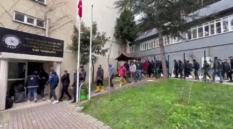 Bursa’da kaçak göçmen operasyonu: 47 göçmen yakalandı, 4 şüpheli gözaltına alındı 1