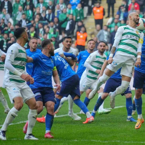 Bursaspor ve Ergene Velimeşespor oyuncuları karşılaştıkları futbol maçında.-10