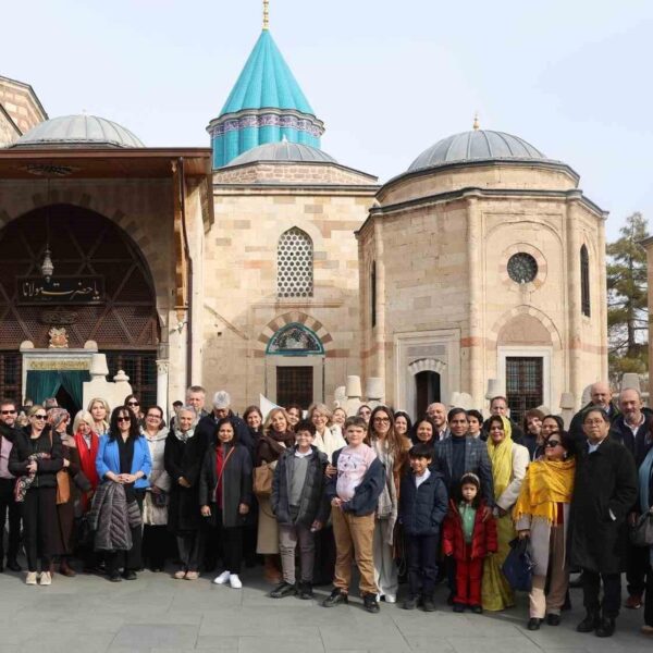 Büyükelçiler ve eşleri Konya'daki tarihi mekanları ziyaret ediyorlar.-1