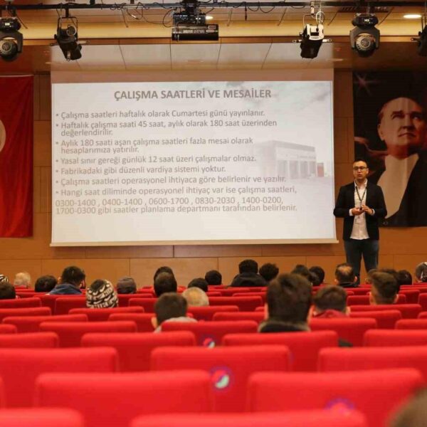 Çelebi ile görüşmek için toplu mülakatlara katılan vatandaşlar-2