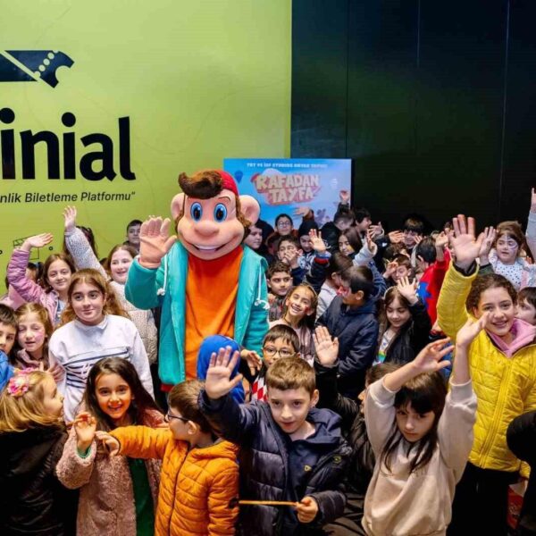 Çocuk Filmleri Festivali'nde eğlenen çocuklar.-1