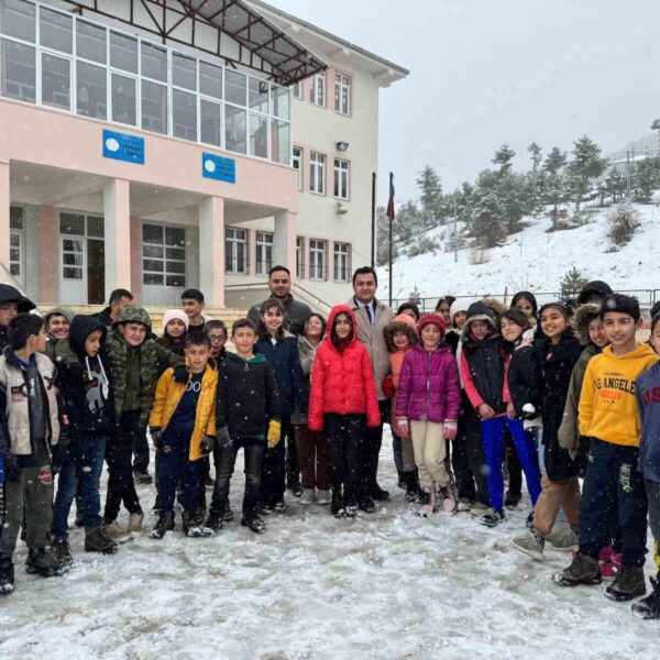 Çocukların kar topu oynadıkları sahne-3